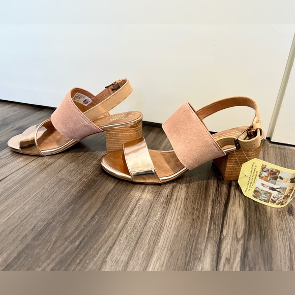 NWT TOMS Sandals, Size 7 - Picture 2 of 6